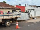Estrutura foi danificada após colisão de ônibus na noite de segunda (30); ponto provisório será instalado e novo abrigo deve ser construído em até dois meses.