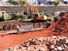 Trabalhos de contenção no Rio Anhanduí seguem em ritmo acelerado na Avenida Ernesto Geisel, em Campo Grande