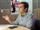 O deputado federal Beto Pereira durante entrevista ao programa Giro Estadual de Notícias, transmitido pelas rádios do Grupo Feitosa de Comunicação e pelas redes sociais do jornal A Crítica