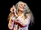 Maria Bethânia em 2017, no Show de Verão da Mangueira, em São Paulo. 