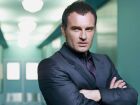Julian McMahon em imagem de divulgação da série 'Nip/Tuck'