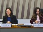 A ministra do Planejamento e Orçamento, Simone Tebet, ao lado da senadora Professora Dorinha Seabra, durante audiência pública no Senado sobre desenvolvimento regional e turismo.