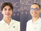Gabriel Leon de Alencar (à esquerda) e André Gustavo Santos Simões Barreto (à direita), alunos da rede estadual de Mato Grosso do Sul premiados pelo MEC na categoria Enem.