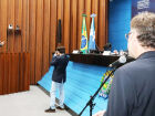 Neno Razuk (no microfone) questionou Moraes e a Justiça. Pedro Kemp (na tribuna) rebateu que o ex-juiz Sérgio Moro 
