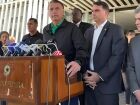 Jair Bolsonaro, ex-presidente da República, e Flávio Bolsonaro (PL-RJ), senador  