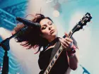 Pitty fará show gratuito antes de The Town 