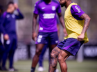Martínez passou por cirurgia nesta terça-feira e será desfalque do Corinthians.