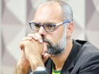 O blogueiro Allan dos Santos durante depoimento na CPMI das Fake News, no Congresso. 