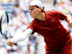 Vitória nesta quinta-feira garante Jannik Sinner no topo do ranking da ATP.