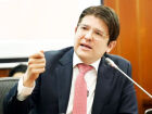 Senador colombiano Miguel Uribe Turbay morre dois meses após atentado a tiros em Bogotá; caso expõe violência política no país.
