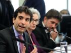 Plínio Valério decide finalizar relatório da PEC do Banco Central sem esperar contribuições de Galípolo e prevê votação no dia 20.