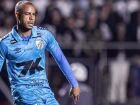 Mayke destaca confiança no elenco do Santos para surpreender o Cruzeiro no Mineirão pelo Brasileirão.