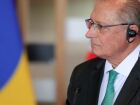 Alckmin se reúne com diplomata dos EUA após tarifa de 50% sobre exportações brasileiras; teor do encontro não foi divulgado.