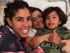 Bela Gil com seu filho caçula, Nino, durante visita à irmã Preta Gil no hospital