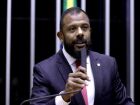 Delegado Da Cunha é acusado de ameaçar colega delegado após post sobre CPI da Pedofilia; deputado alega erro de sua assessoria de redes sociais.