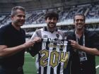 Igor Rabello ganha do Atlético uma camisa com o número 2024, o seu total de jogos pelo clube 