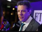 Fernando Haddad criticou a tarifa imposta pelos Estados Unidos e a interferência de Eduardo Bolsonaro nas negociações.