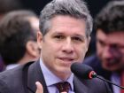 Paulo Teixeira propõe que governo compre produtos afetados por tarifas dos EUA para reduzir impacto aos produtores.