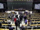 A Câmara dos Deputados aprovou por unanimidade o requerimento de urgência do projeto que isenta o Imposto de Renda para quem ganha até R$ 5 mil e propõe uma alíquota extra para os mais ricos.