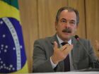 O presidente do BNDES, Aloizio Mercadante, afirma que o banco está pronto para oferecer R$ 30 bilhões em crédito emergencial a empresas prejudicadas pelas tarifas de Donald Trump.