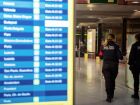 Uma brasileira foi deportada de Portugal após ser barrada no Aeroporto de Lisboa, e sua família busca reverter a situação para permitir o reencontro em Portugal.