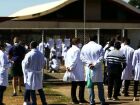 Estudantes concluintes de medicina se preparam para o Enamed 2025, com novas regras para atendimentos especializados.