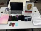 Policiais do Deic apreendem materiais em operação que resultou na prisão de três criminosos, incluindo uma estudante de Direito.