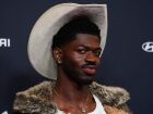 Lil Nas X permanecerá preso até segunda-feira, 25, informou o Departamento de Polícia de Los Angeles. 
