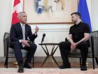 Mark Carney e Volodymyr Zelensky durante celebração do Dia da Independência da Ucrânia, neste domingo, em Kiev