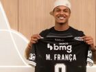 Matheus França desembarca no Rio para assinar com o Vasco e promete dedicação total à torcida cruz-maltina