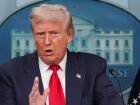 Presidente Donald Trump vê aprovação crescer com medidas de combate ao crime, embora enfrentando críticas em outras áreas.
