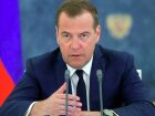 Medvedev volta a atacar líderes europeus e eleva o tom em meio à tensão diplomática com França e Alemanha.