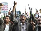 Rebeldes Houthis invadem escritórios da ONU em Sanaa e ampliam repressão contra agências humanitárias.