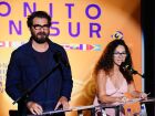 Os atores Thiago Lacerda e Claudia Ohana apresentaram o evento 