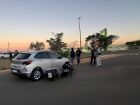 Motociclista ficou ferido após colisão com carro que fazia conversão à esquerda na avenida Coronel Antonino, em Campo Grande, na tarde de segunda-feira (11).
