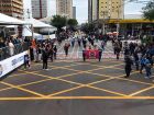Mesmo com frio de 11°C, famílias lotaram a Avenida Afonso Pena para acompanhar o desfile cívico-militar dos 126 anos de Campo Grande.
