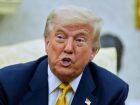 O presidente dos Estados Unidos, Donald Trump, participa de uma reunião no Salão Oval da Casa Branca