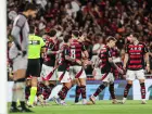A comemoração dos jogadores do Flamengo na goleada por 8 a 0 sobre o Vitória
