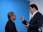 O vereador Delei Pinheiro conversa com o presidente da Nelore MS, Paulo César de Matos, antes da sessão na Câmara Municipal.