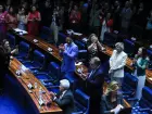Senado aprova projeto de lei para proteger crianças e adolescentes no ambiente digital.