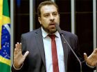 O deputado federal Guilherme Boulos pediu a suspensão do salários dos parlamentares que interditam a Câmara. 