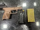 Arma e munições apreendidas pela Polícia Federal durante a Operação Arco Sul, deflagrada nesta terça-feira (19) em Mato Grosso do Sul, São Paulo e Paraná.