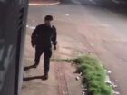 Homem com blusa listrada é procurado por cometer o crime de estupro no último dia 22 