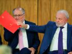 Lula ao lado do vice-presidente Geraldo Alckmin, durante anúncio de pacote para socorrer empresas atingidas por tarifaço dos Estados Unidos 