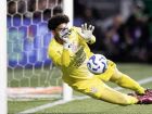 Segundo o árbitro, o goleiro Hugo Souza foi agredido por um torcedor que invadiu o gramado