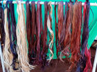 Apliques feitos por Marilza permitem ser tingidos e moldados da mesma forma que o cabelo humano