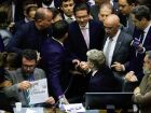 Bolsonaristas tumultuaram plenário e se amotinaram.