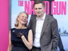 Pamela Anderson e Liam Neeson estão namorando, segundo a 'People'. 