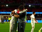 Neymar deixa gramado do MorumBis chorando após vexame do Santos e é consolado por Diniz; veja