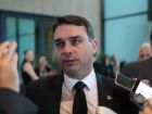 O senador Flávio Bolsonaro disse à jornalistas que visitou seu pai pela primeira vez nesta quarta-feira, 6, dois dias após Jair Bolsonaro ser preso
